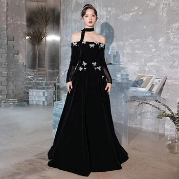 Elegantné Prom Čierne Velúrové Dlho-Line Luxusné Šaty Off-ramenný s Dlhým Rukávom Formálnej Strany Večerné Šaty Vestidos