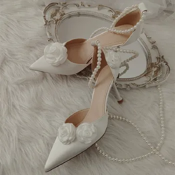 Na jar a v lete nové biele špicaté hlavu saténová ruža pearl svadobné topánky tenké vysoké podpätky spoločenské šaty všestranný sandále ženy